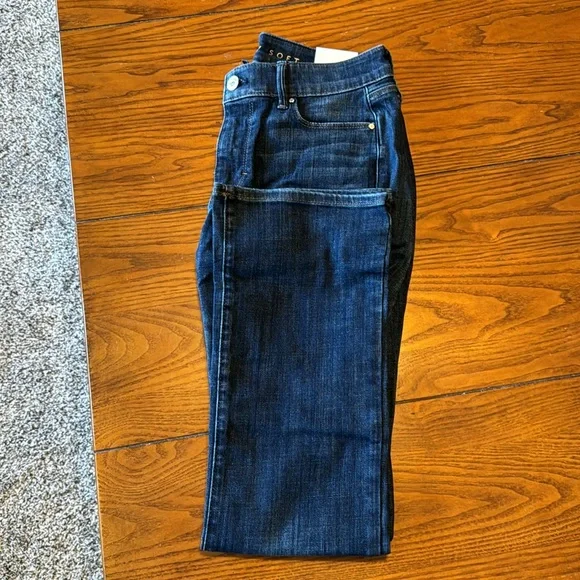 WHITE HOUSE BLACK MARKET JEANS…SIZE 4 CURVY SHORT NEW WITH TAG - Picture 9 of 16